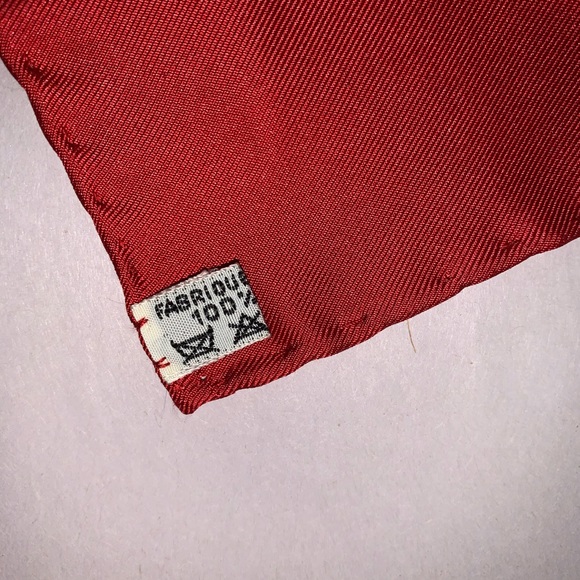 HERMÈS silk gavroche 3-D cube print MINT CONDITION - Picture 6 of 8